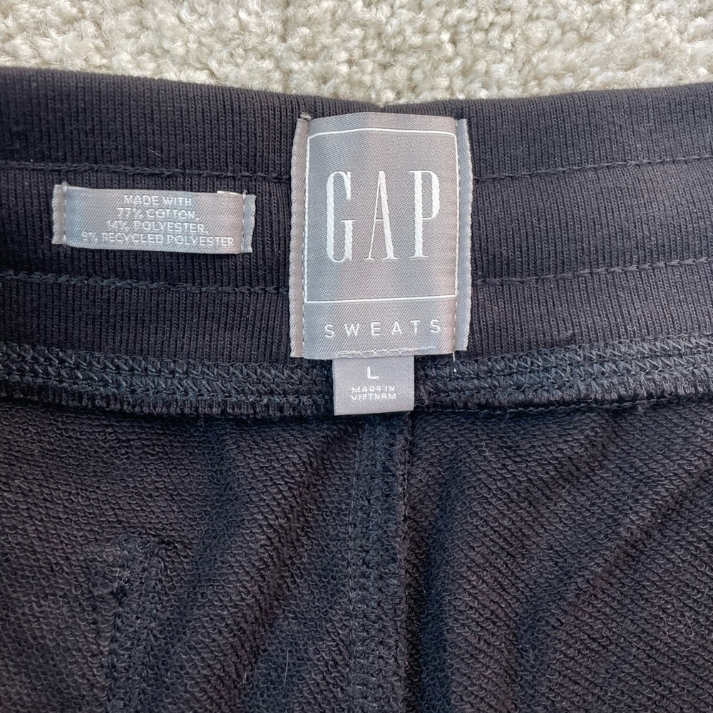 Men’s Gap Sweat Shorts - Picture 3 of 4